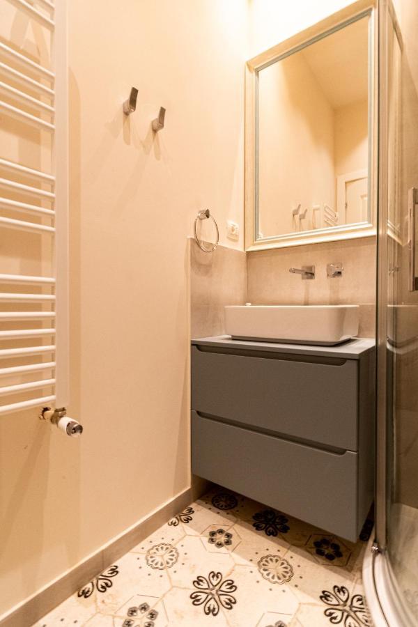 Black Gate - Quiet Studio In The Heart Of Old Town With Free Private Secured Parking Brasov Ngoại thất bức ảnh